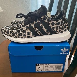 NWT adidas swift run